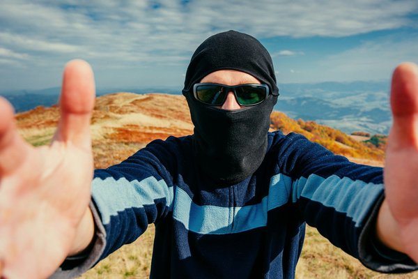 Cagoule moto : votre alliée pour rouler par tous les temps.