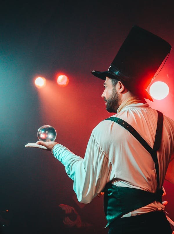 Découvrez l'art du magicien 78 pour vos événements inoubliables