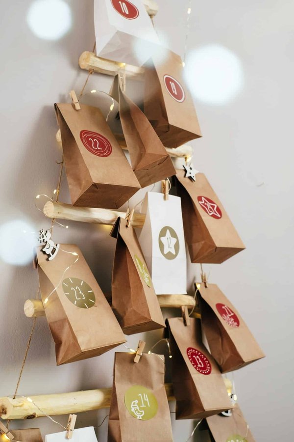 Comment organiser un atelier de bricolage pour fabriquer des décorations de Noël écologiques ?